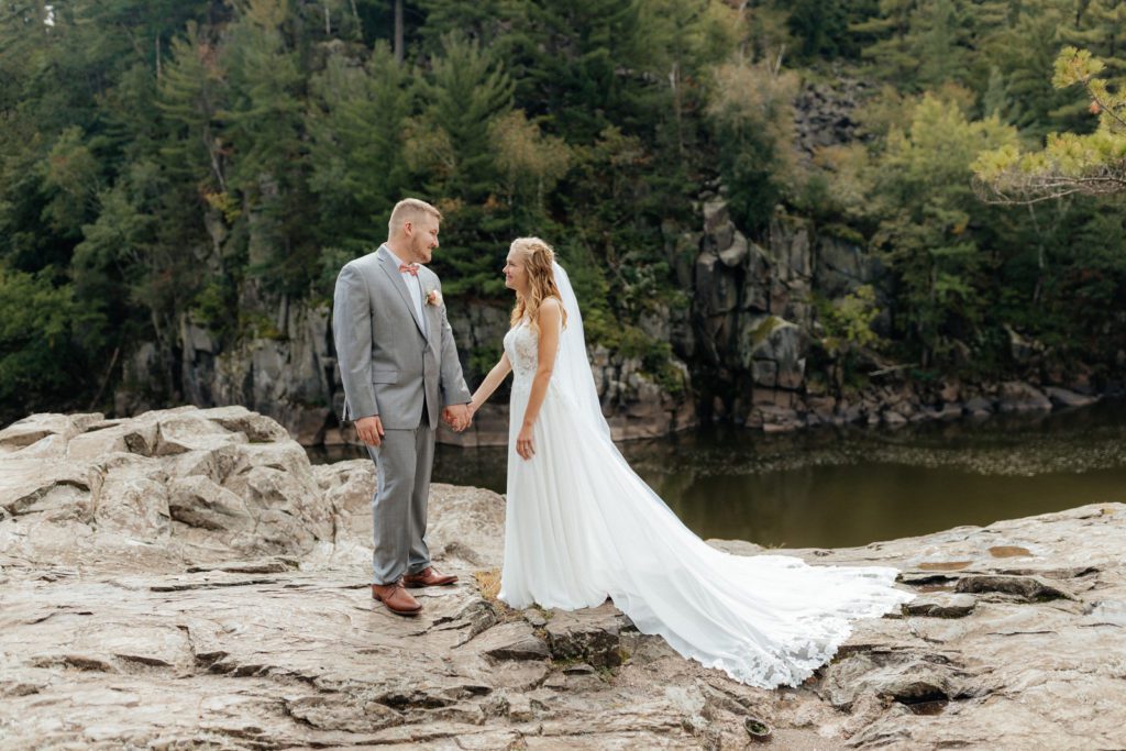 minnesota wedding photos at taylor falls